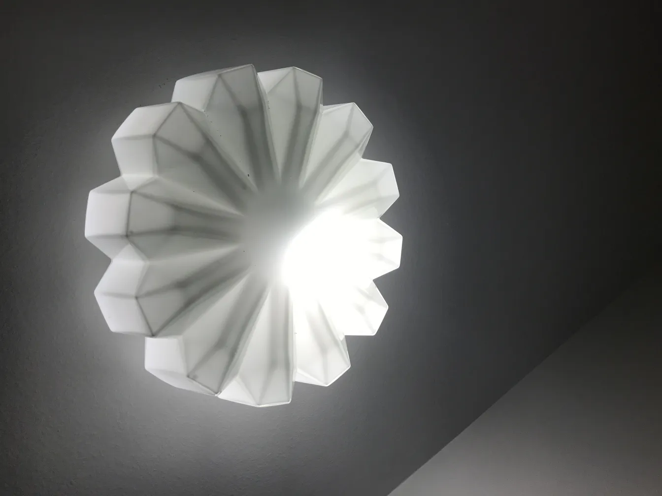 antik Deckenleuchte in Sternform mit hellem Licht