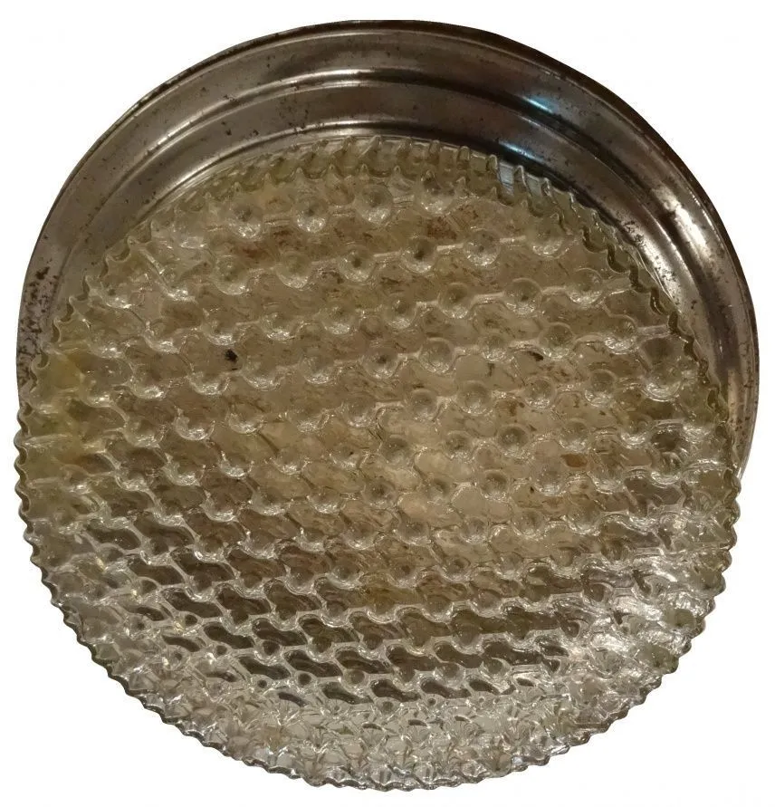 plafon antiguo redondo con textura en un ambiente clásico