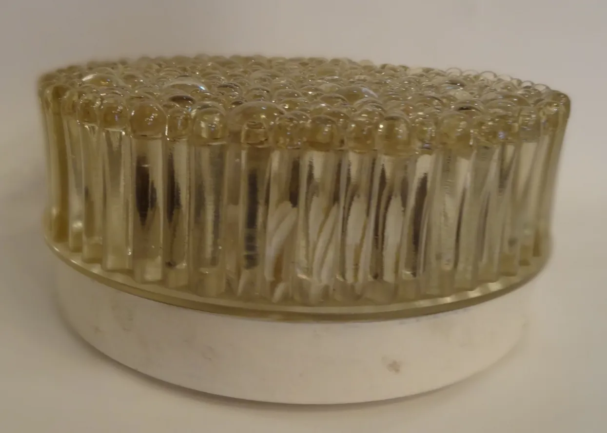 Luz de teto antiga com design circular e bolhas, perfeita para iluminação