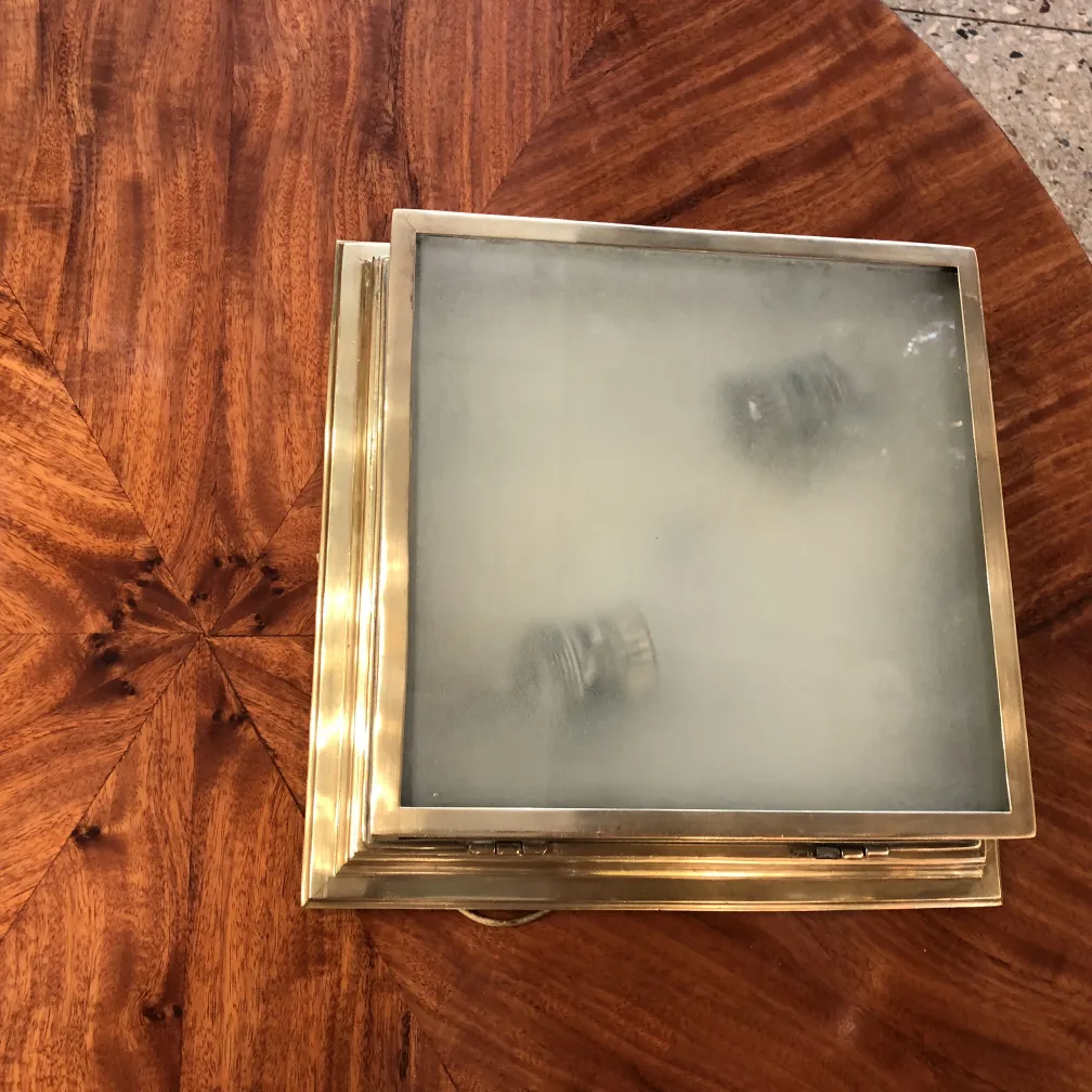 Two antique ceiling lights with a classic design, soft and elegant.