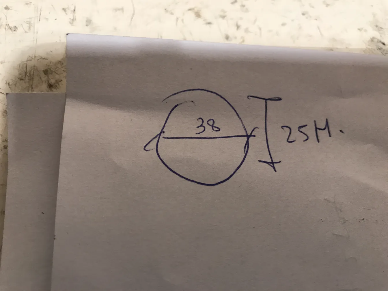 Zwei antike Deckenleuchten von ateijé Lyktan ab - ahue-sweden, dekorativ und funktional.