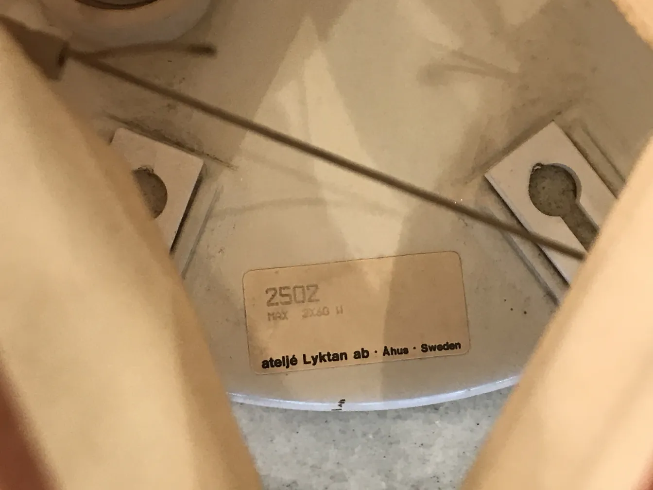 dos plafones antiguos de ateijé Lyktan ab en ambiente cálido