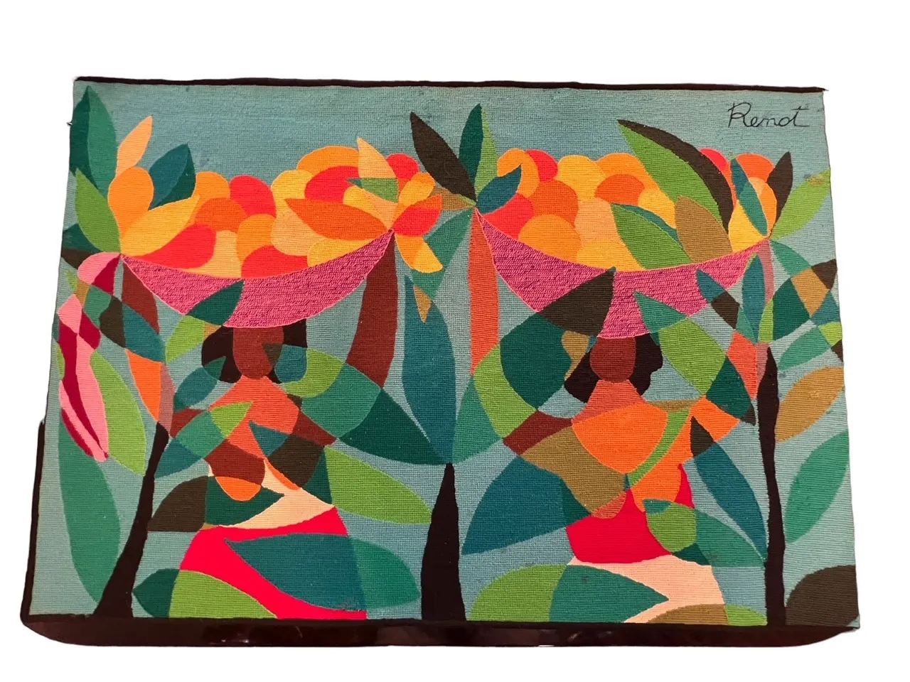 tapisserie ancienne avec des couleurs vives et des formes abstraites