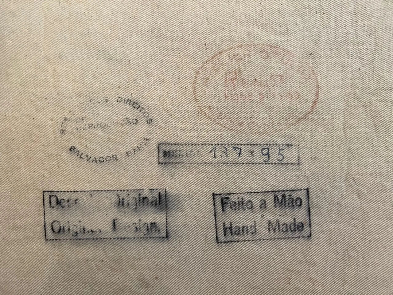 arazzo antico con timbri e scritte visibili