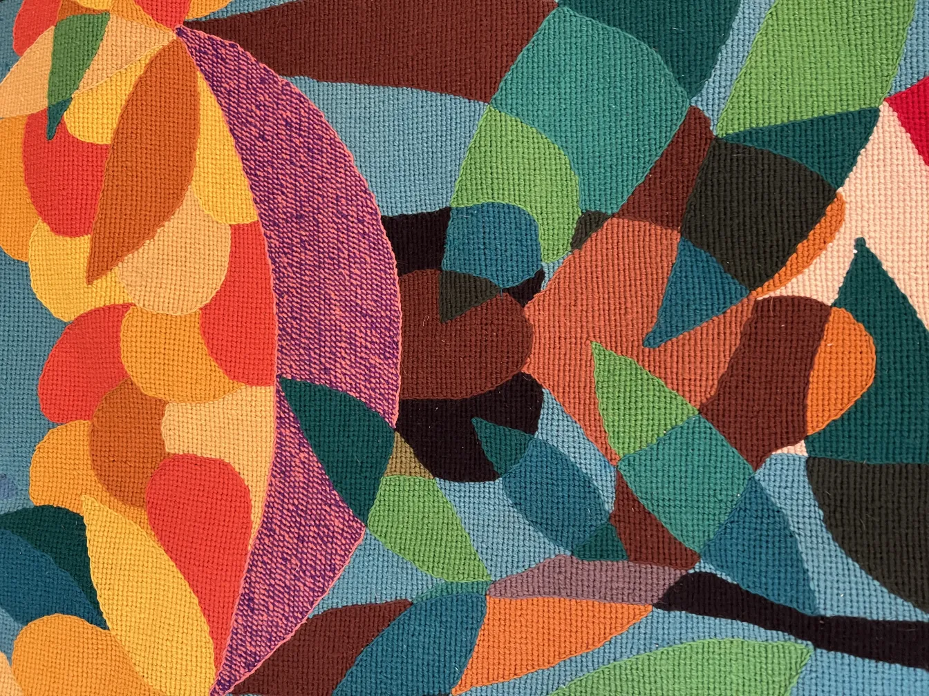 antiker Wandteppich mit buntem abstraktem Design