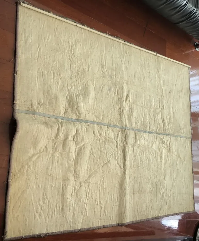 tapeçaria de grande porte com textura suave em um ambiente elegante