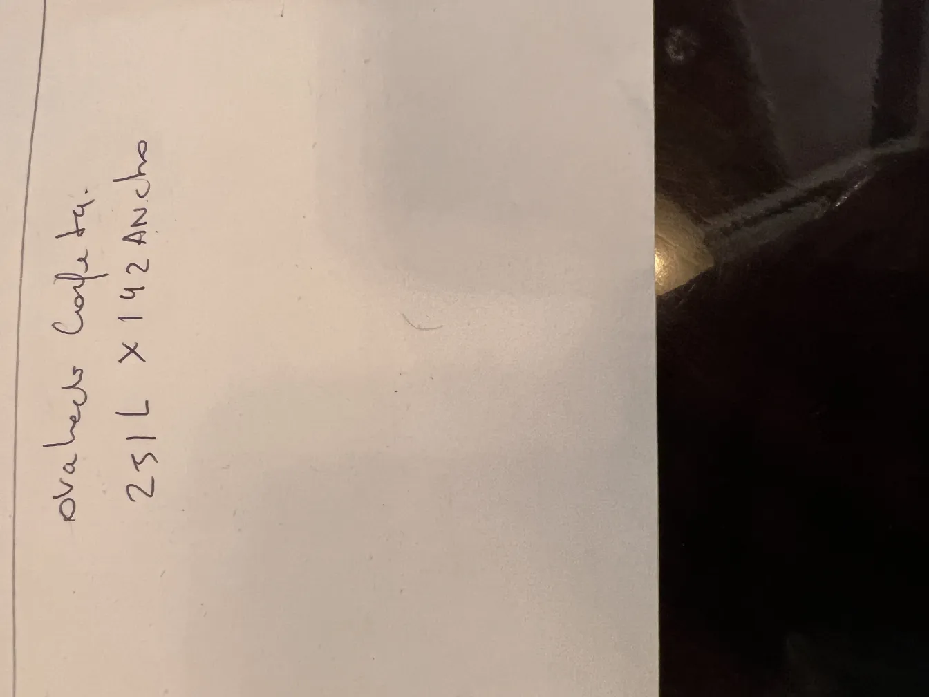 nappe ancienne ovale avec détails décoratifs