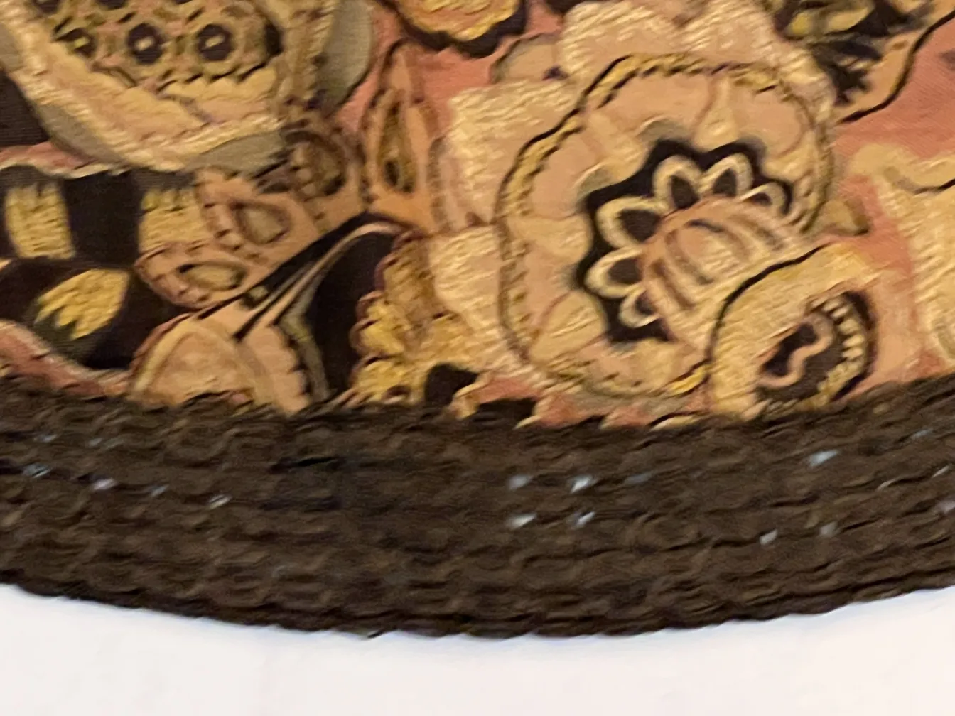 toalha de mesa antiga com estampa de flores coloridas