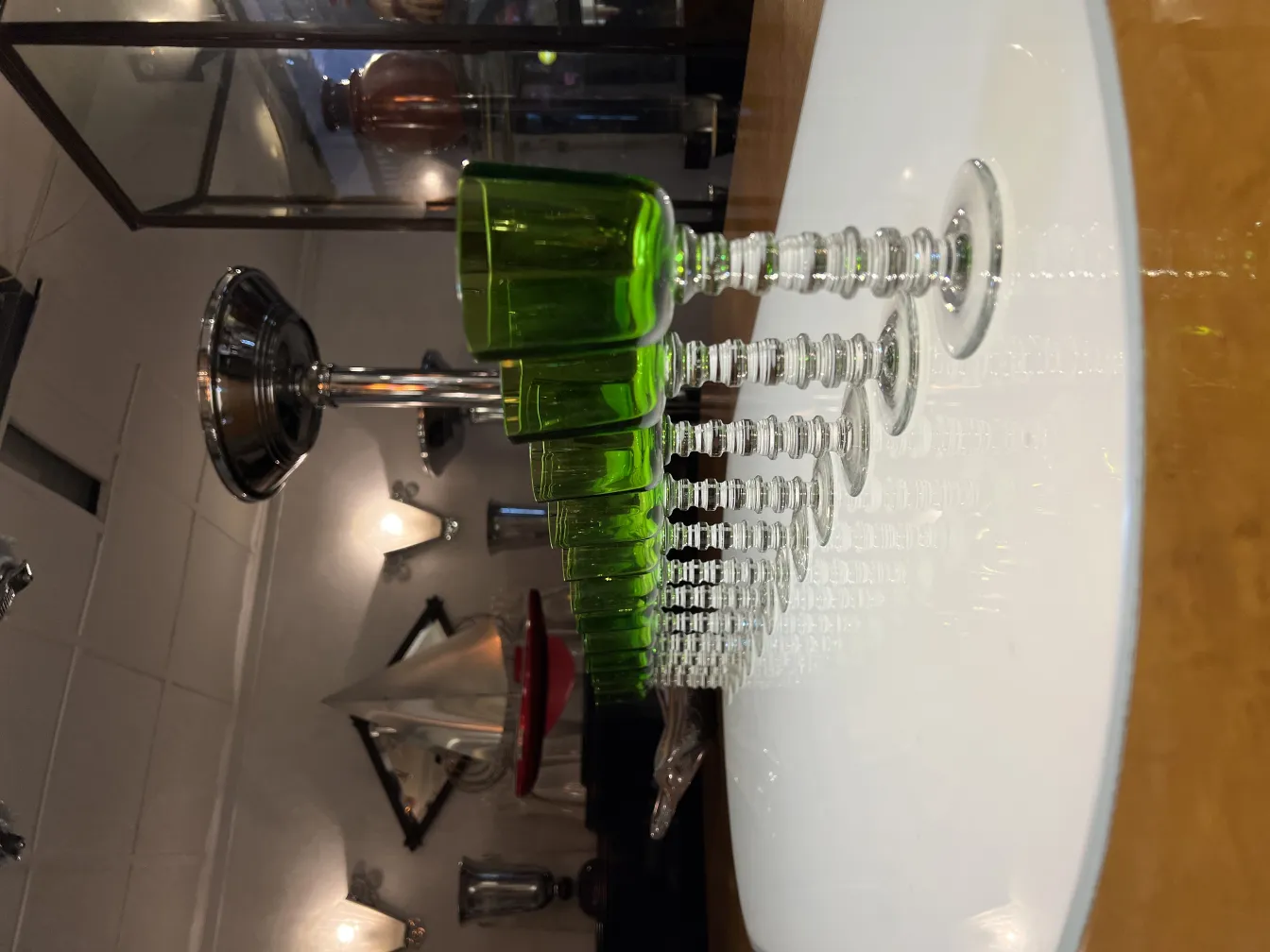 12 verres querandi antiquités verts avec bases décoratives