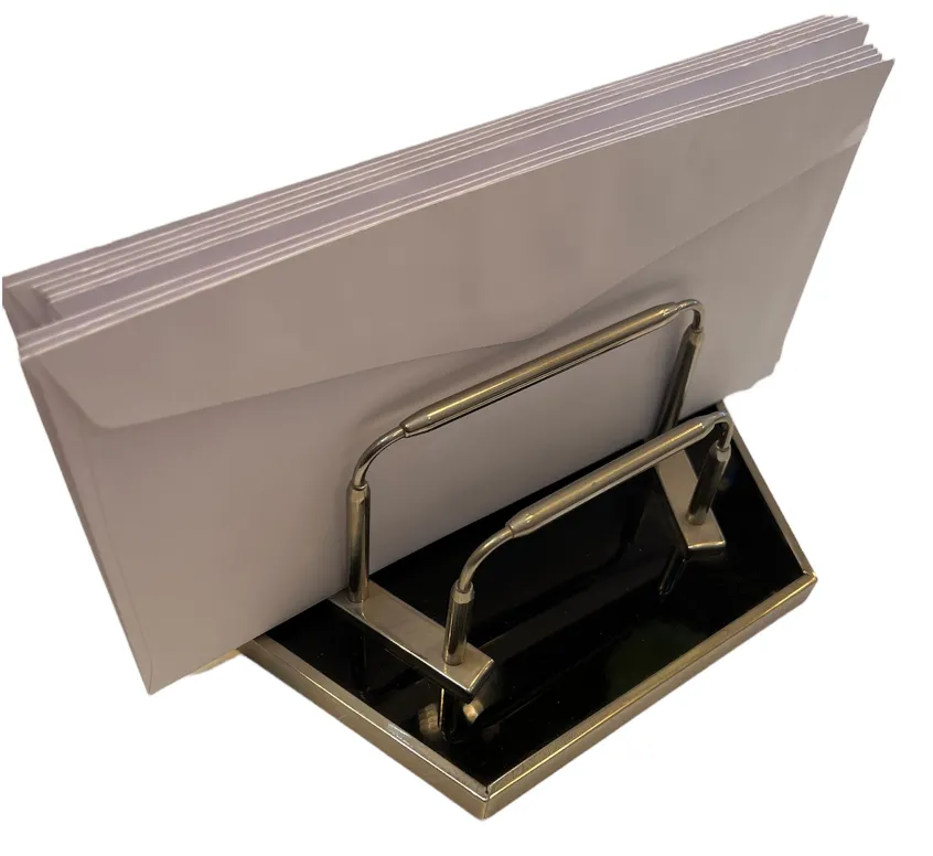 Plateau de carte ancien WMF avec des cartes dans un cadre neutre.