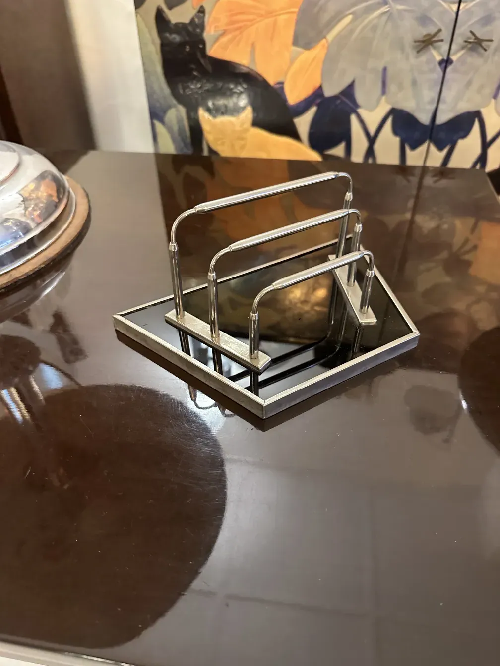 antiker kartenfach wmf mit elegantem design auf hellem hintergrund