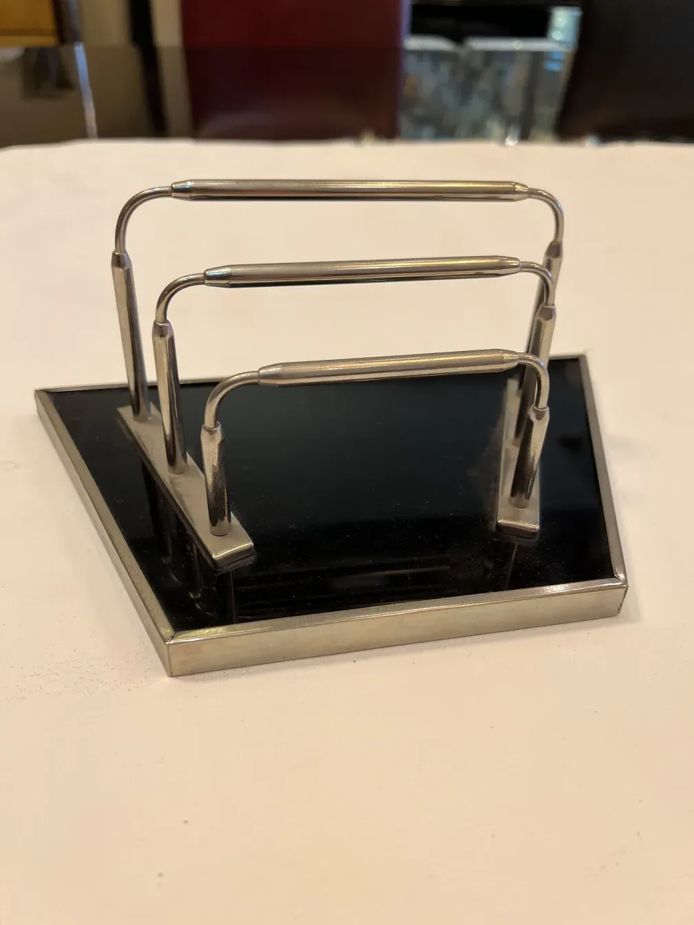 Plateau de carte ancien WMF dans un cadre minimaliste.