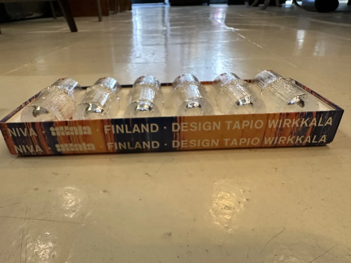 ensemble de 6 verres anciens tapio wirkkala dans un support coloré