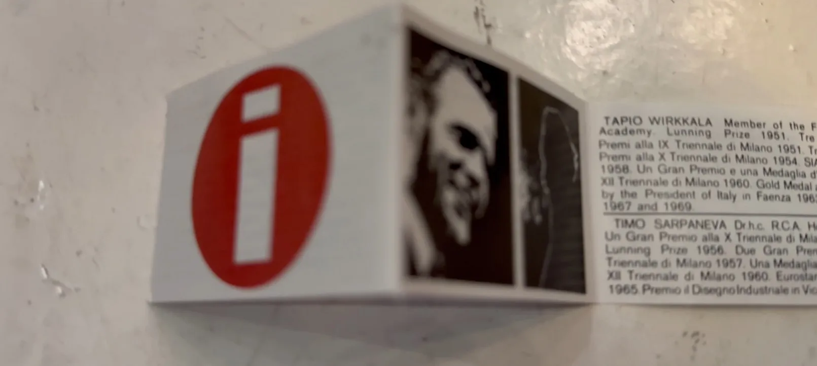 6 गिलास Tapio Wirkkala संग्रह के एक तटस्थ पृष्ठभूमि पर, सुरुचिपूर्ण और अच्छी स्थिति में