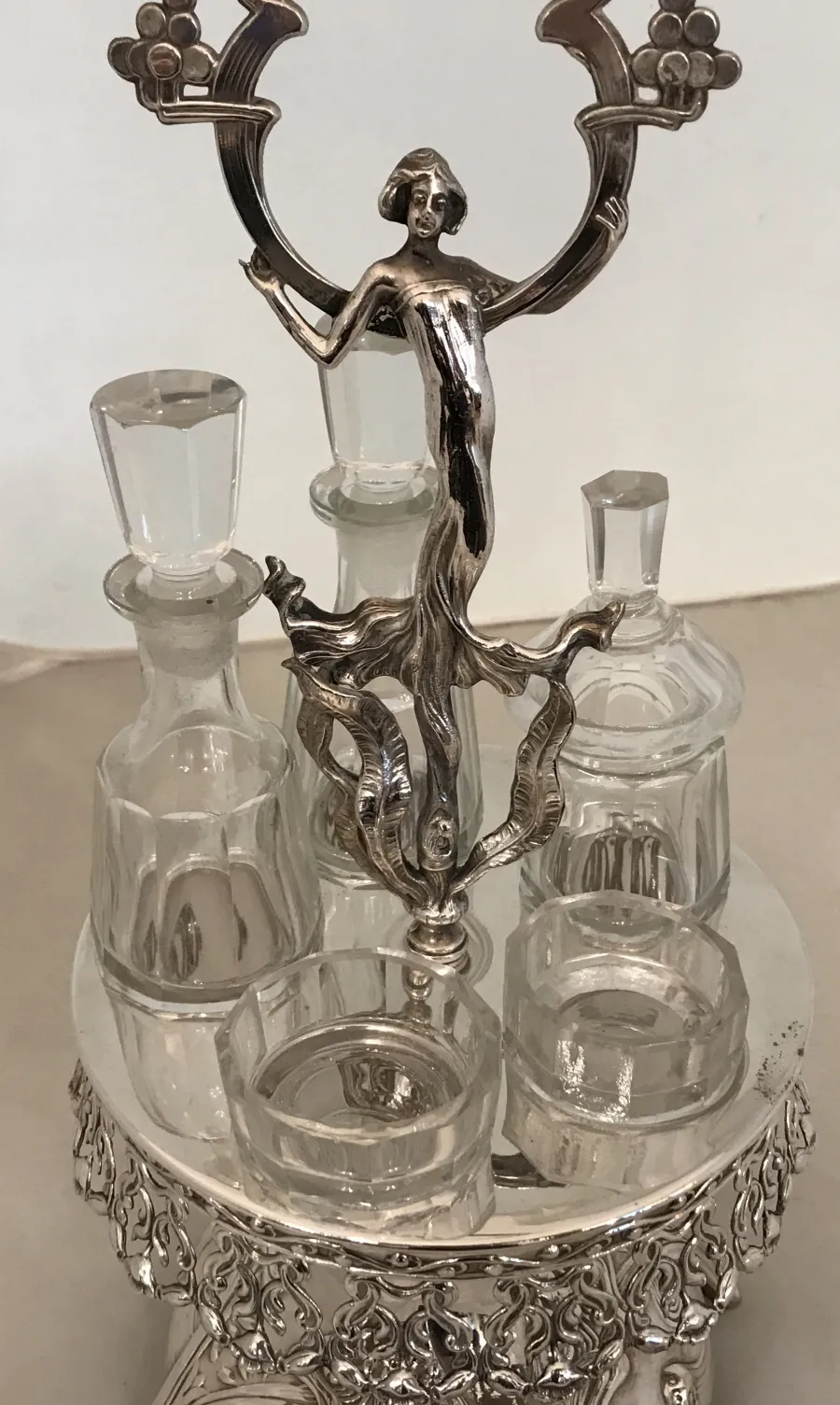 Conjunto de saleiro, pimenteiro, azeite e vinagre antigo WMF com design elegante