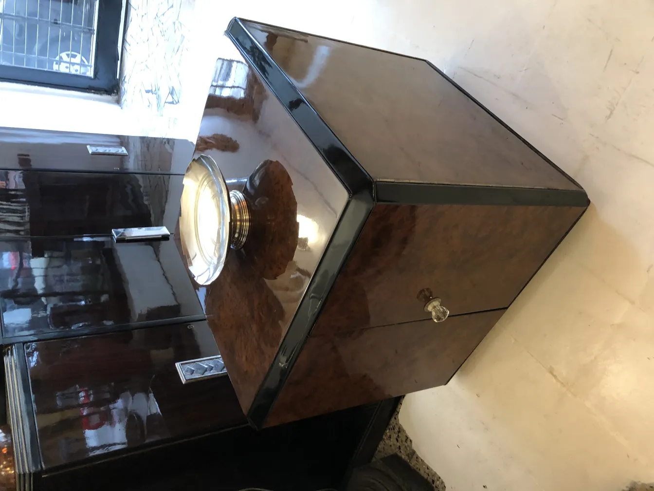 Plat à pâtisserie ancien, idéal pour la pâtisserie, avec une finition brillante.