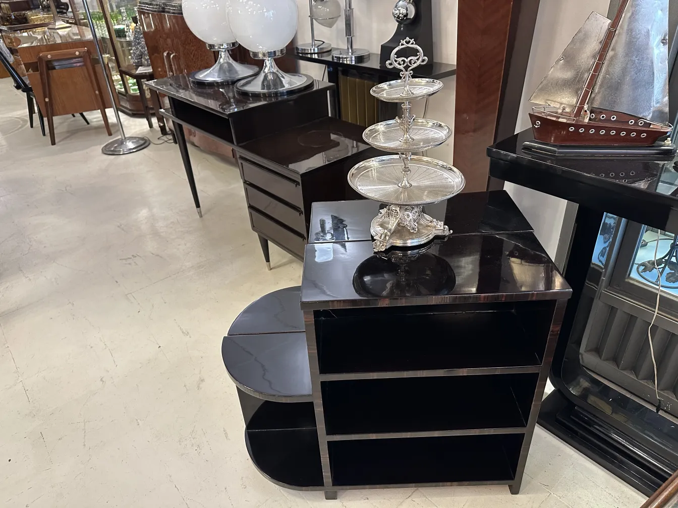 piatto da dolci antico, elegante e decorativo, in esposizione