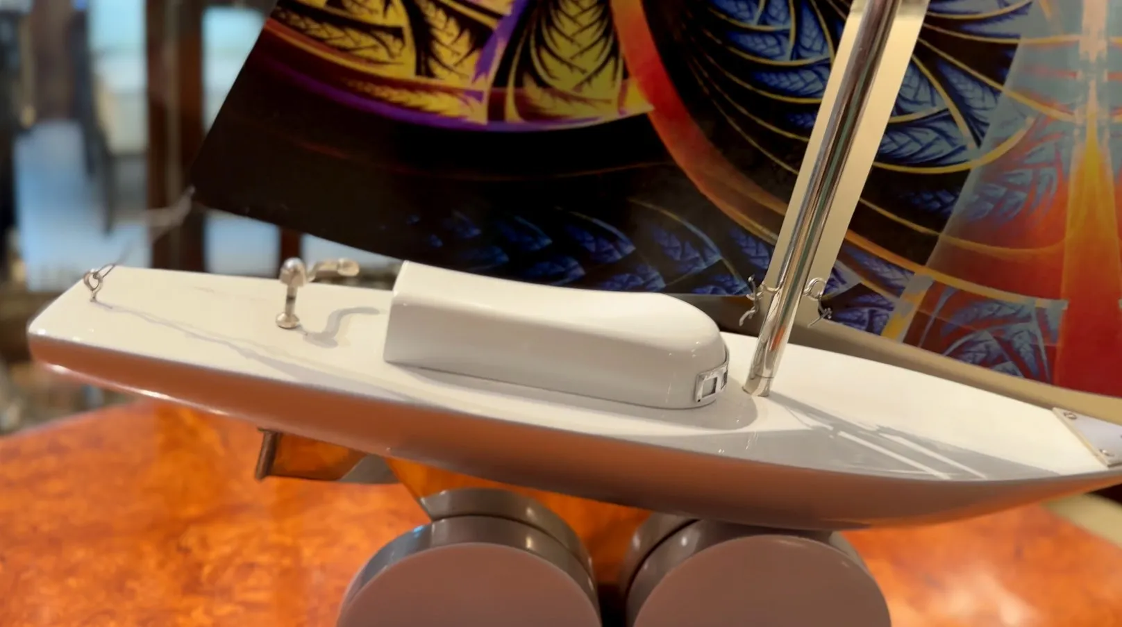 Modelo antiguo de barco del diseñador con detalles elegantes