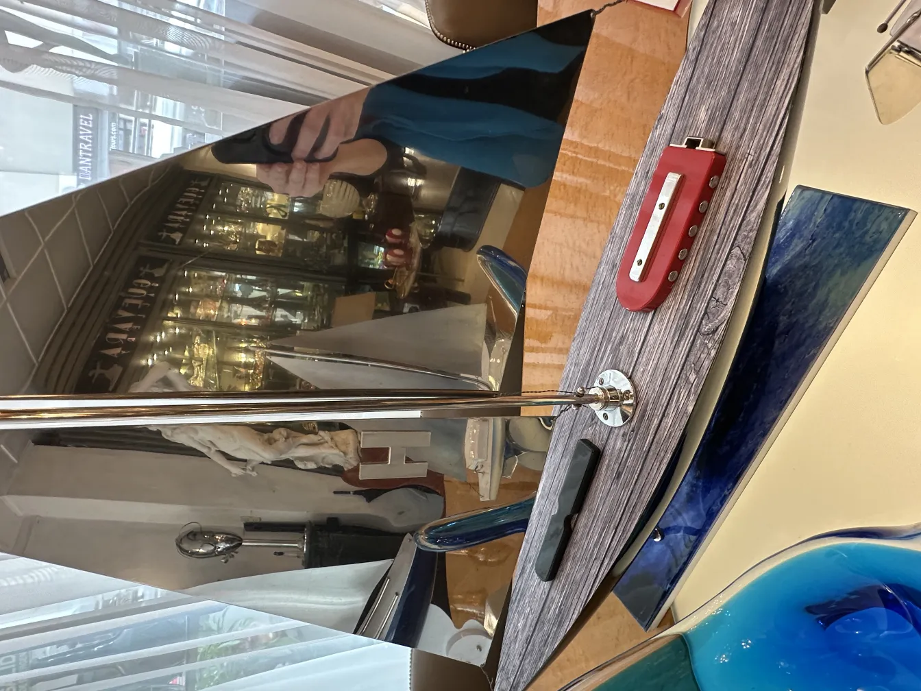 디자이너의 보트 marcelo pena 고대 환경에서 장식 디테일과 함께.