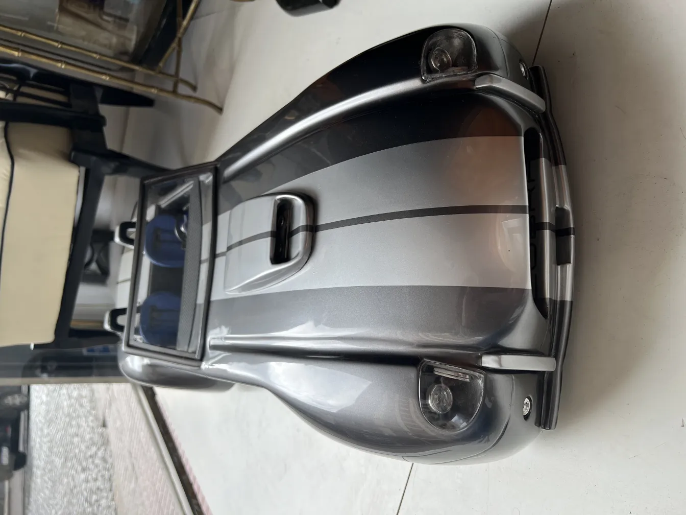 سيارة المصمم العتيقة مارسيلو بينيا في بيئة أنيقة