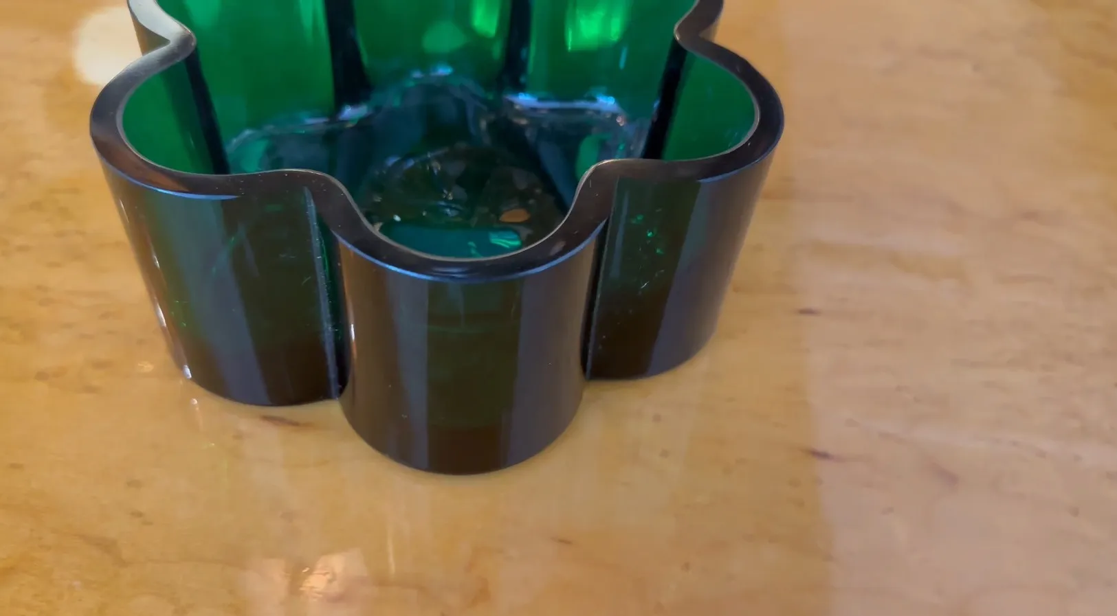 古い緑色の装飾センターピース