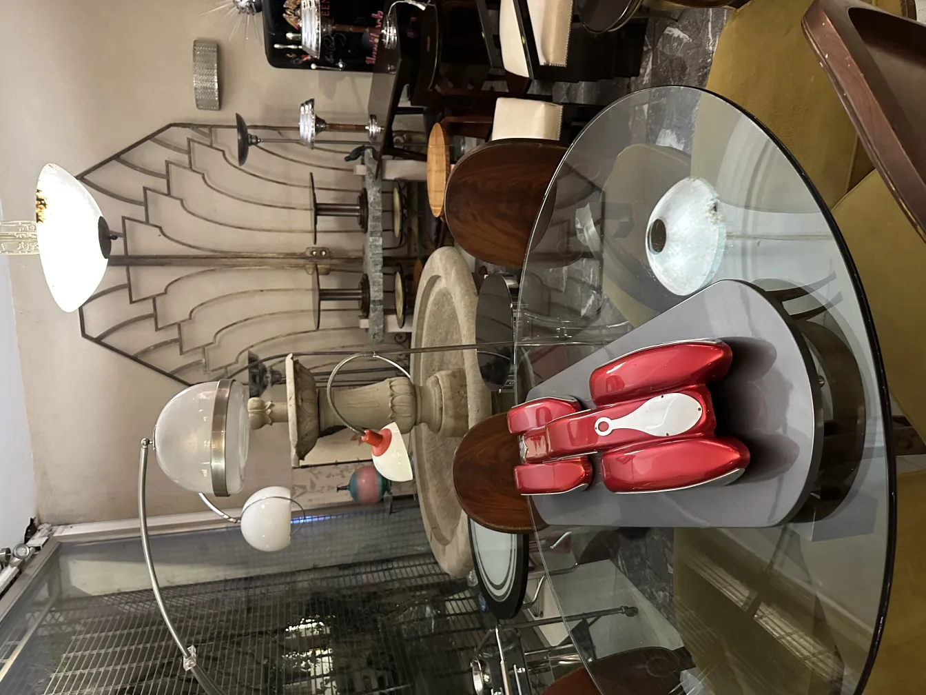 Auto antico del designer Marcelo Peña, esposto elegantemente.