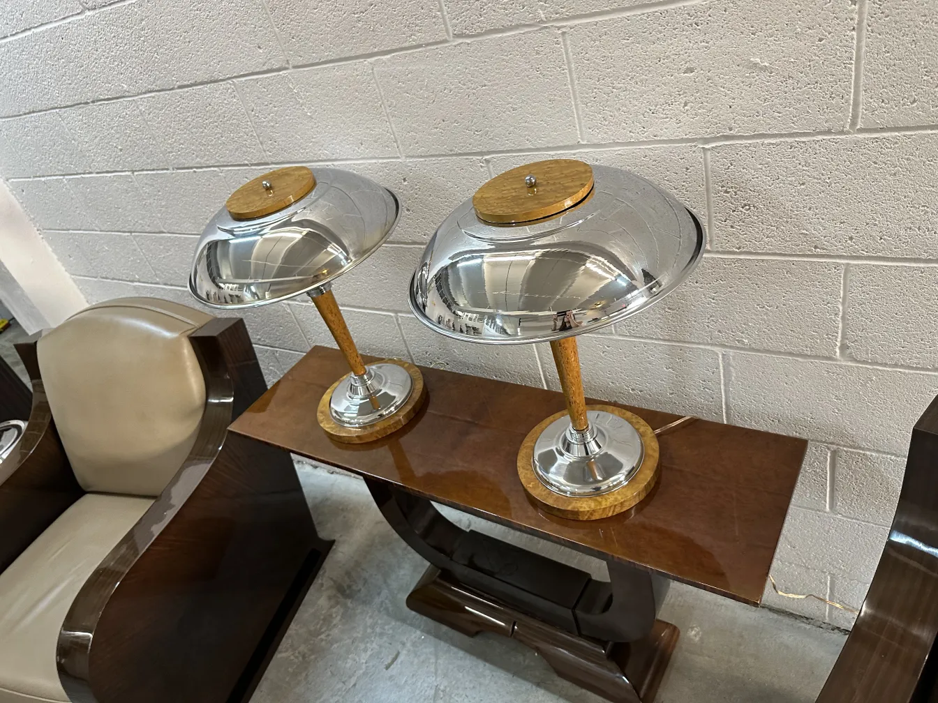 Due lampade da tavolo antiche con base in metallo e stile classico