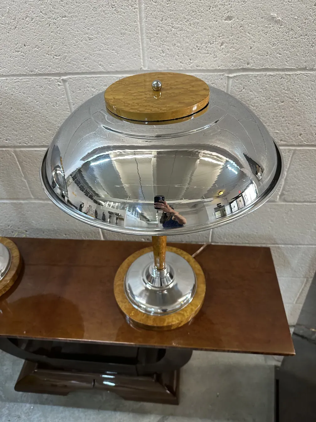 duas lâmpadas de mesa antigas com bases impressionantes