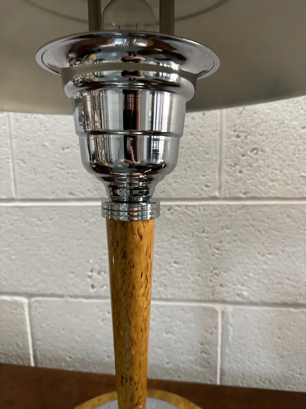 Detailed view of 2 antique table lamps. A cozy atmosphere.