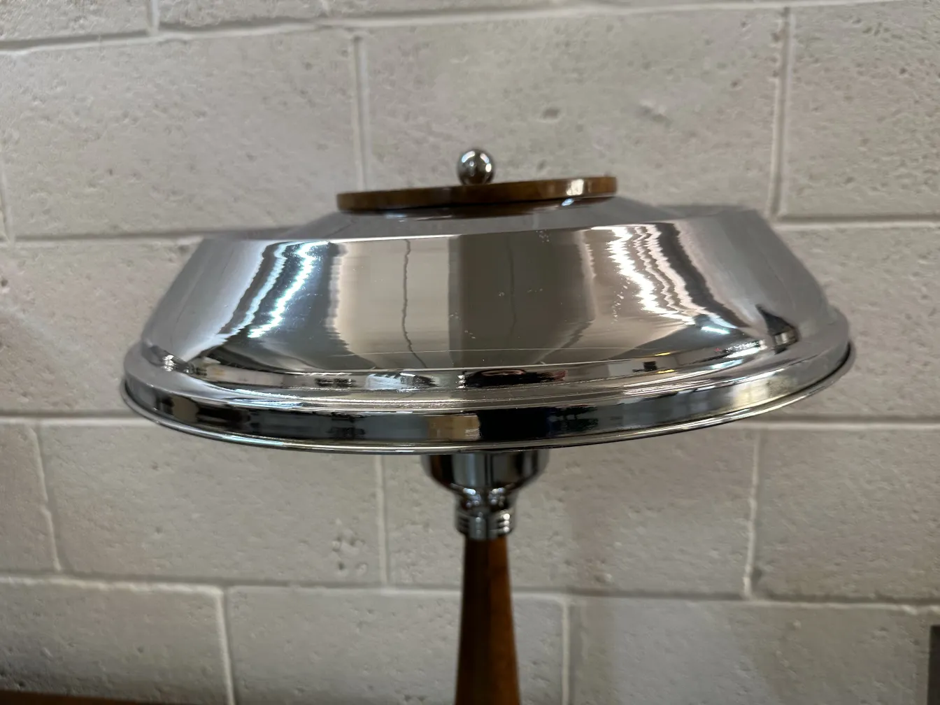 deux lampes de table anciennes avec un design vintage