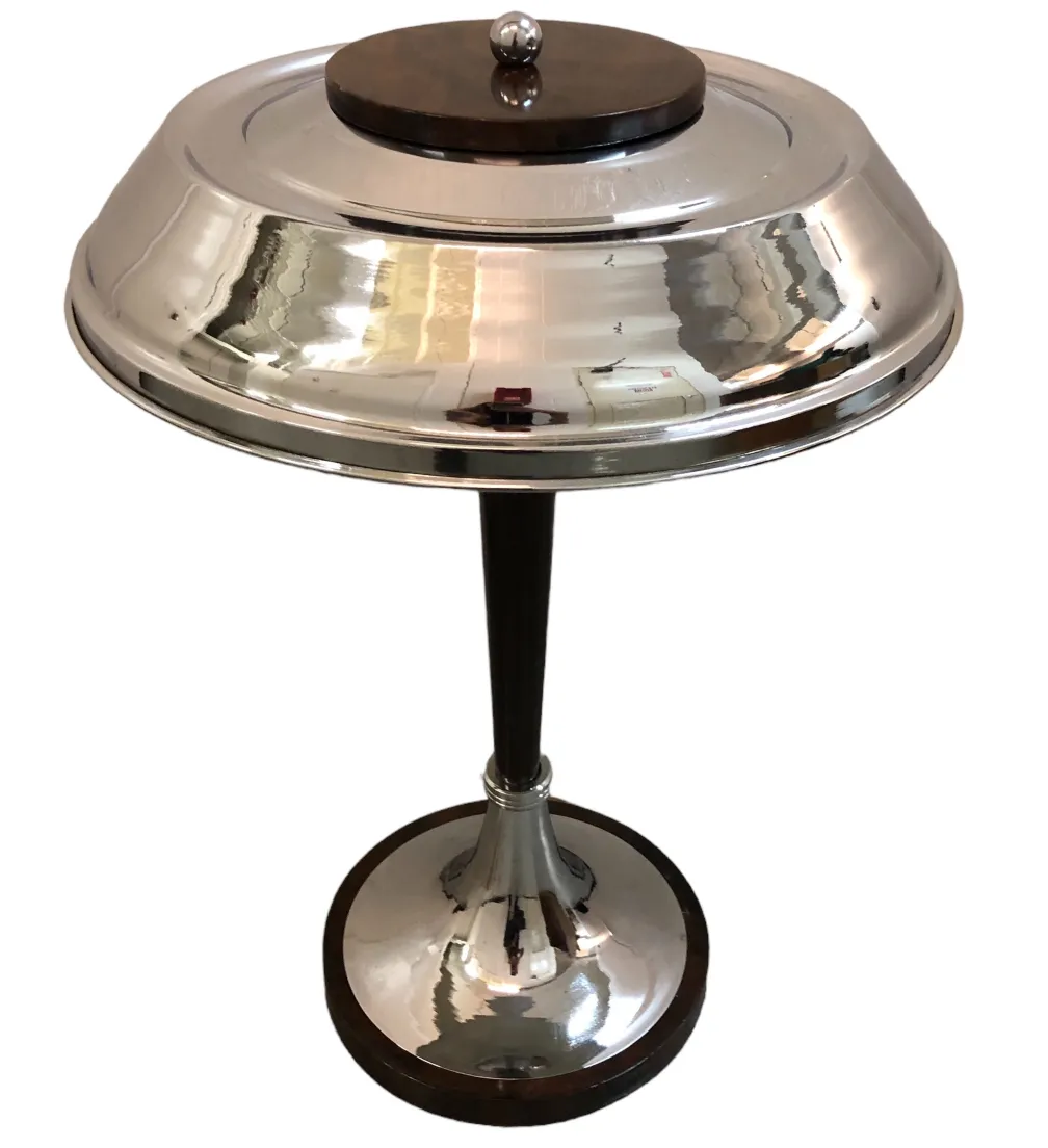 dos lámparas de mesa de estilo antiguo con brillo