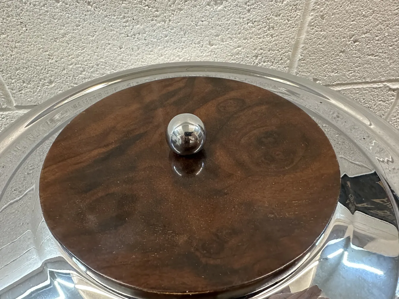 dos lámparas de mesa antiguas con base de color oscuro