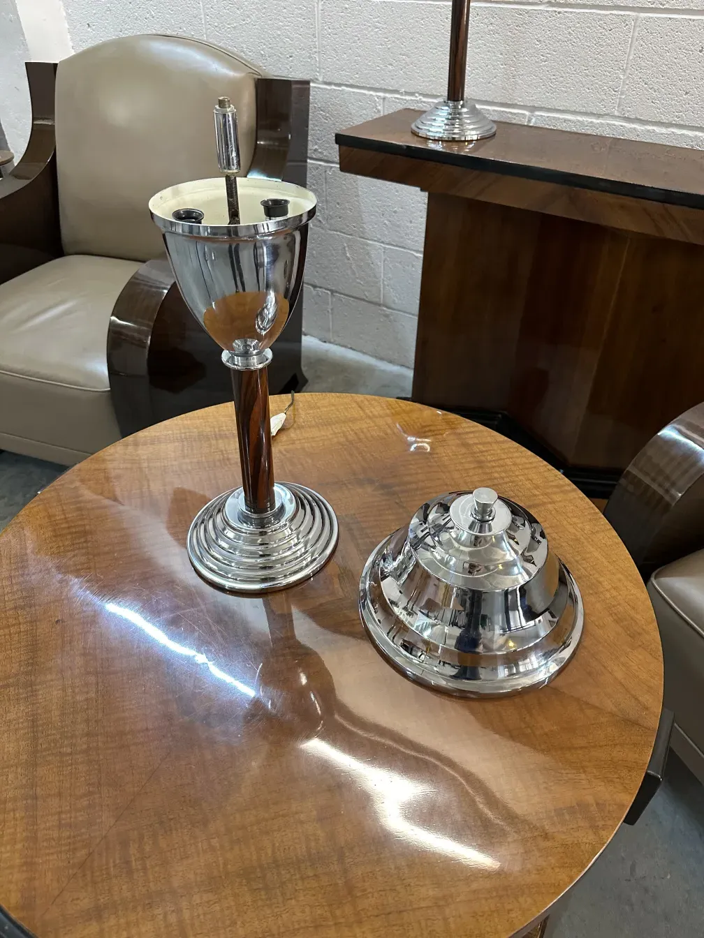Set of 2 antique table lamps with elegant base and shiny finish, cozy atmosphere.