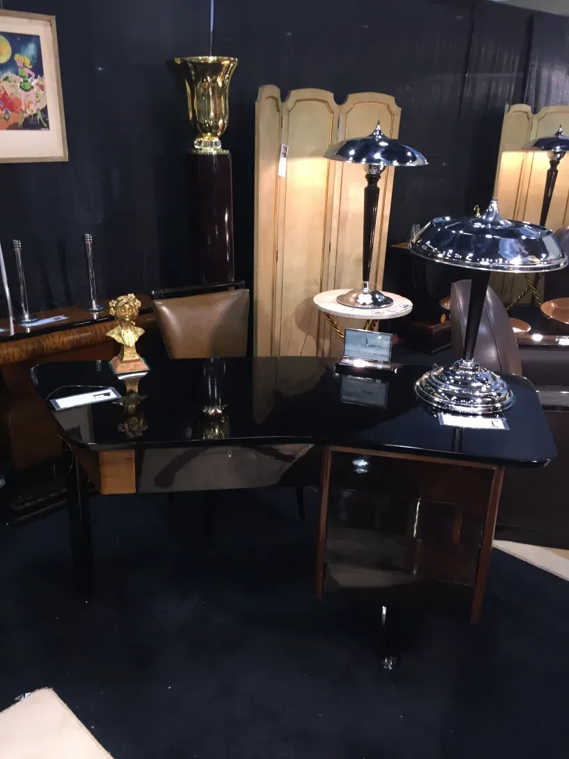 2 antique table lamps with elegant details in a cozy setting