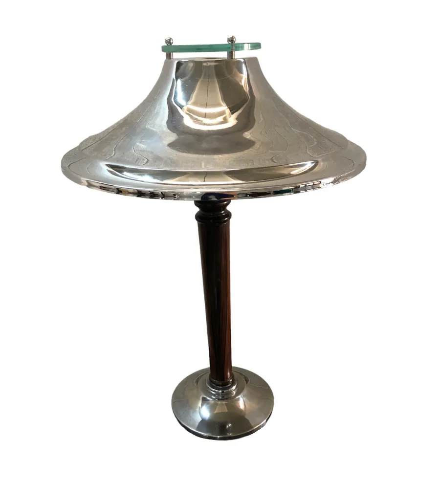 lampara de mesa antigua con base brillante y diseño moderno