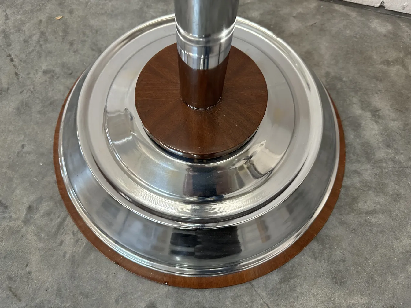 2 lampade da terra antiche con base elegante in metallo