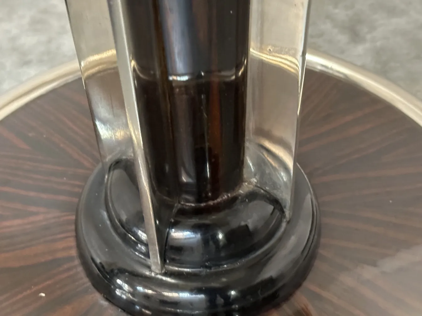 둥근 받침대와 세련된 디자인, 아늑한 환경에서