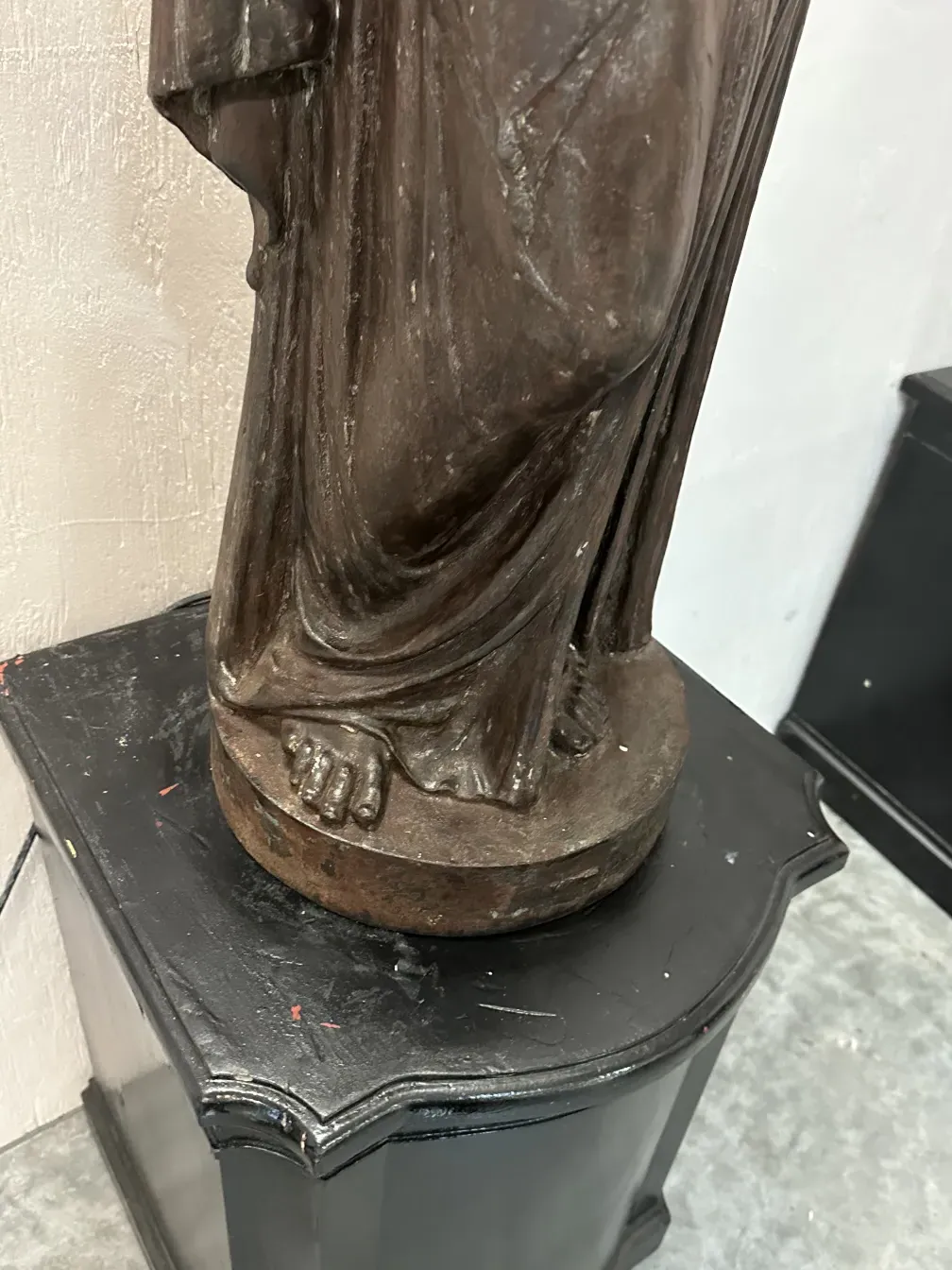 deux lampadaires anciens de val d´osne exposés