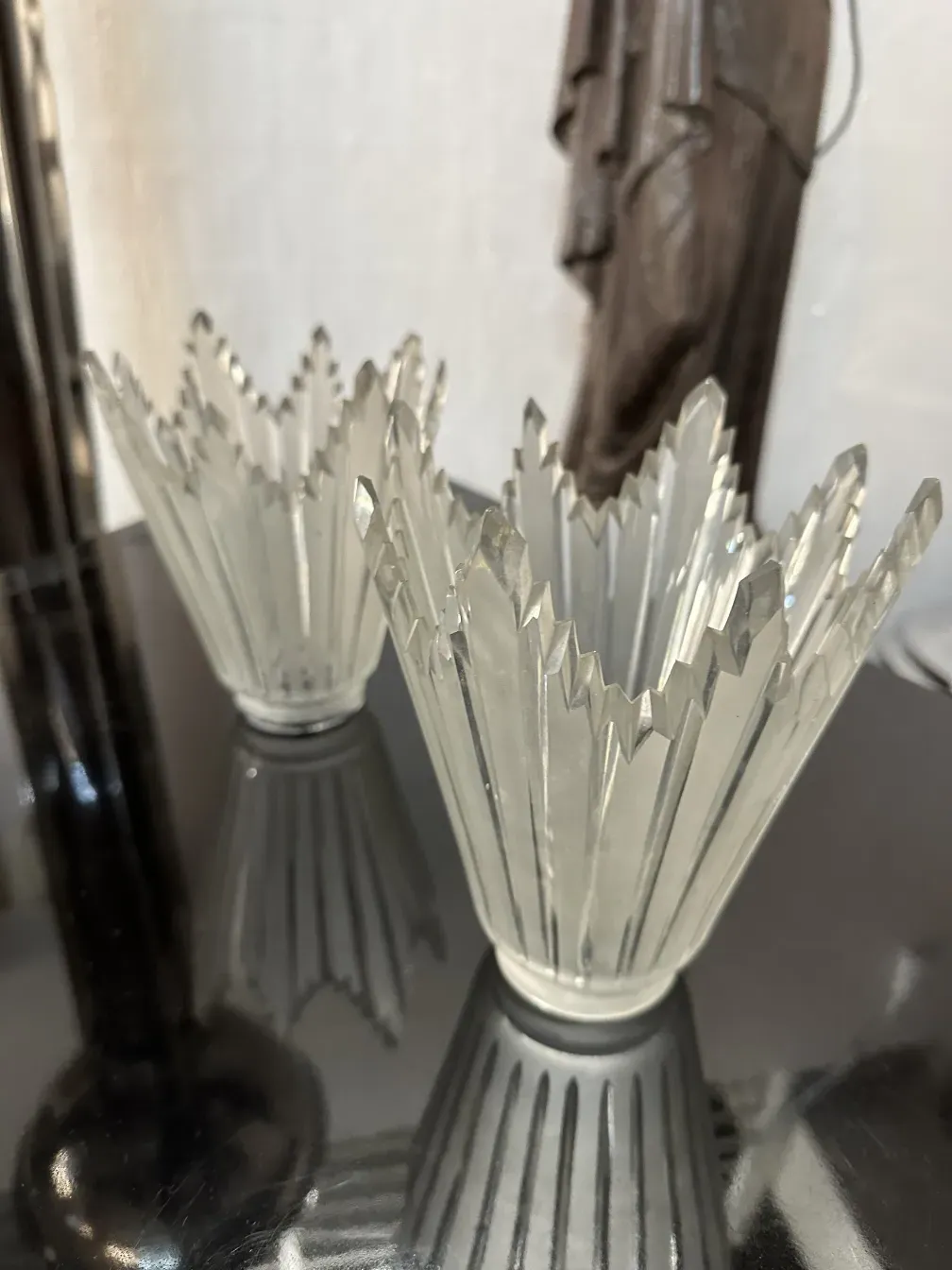 Ensemble de 2 lampadaires de style ancien avec base noire, atmosphère élégante