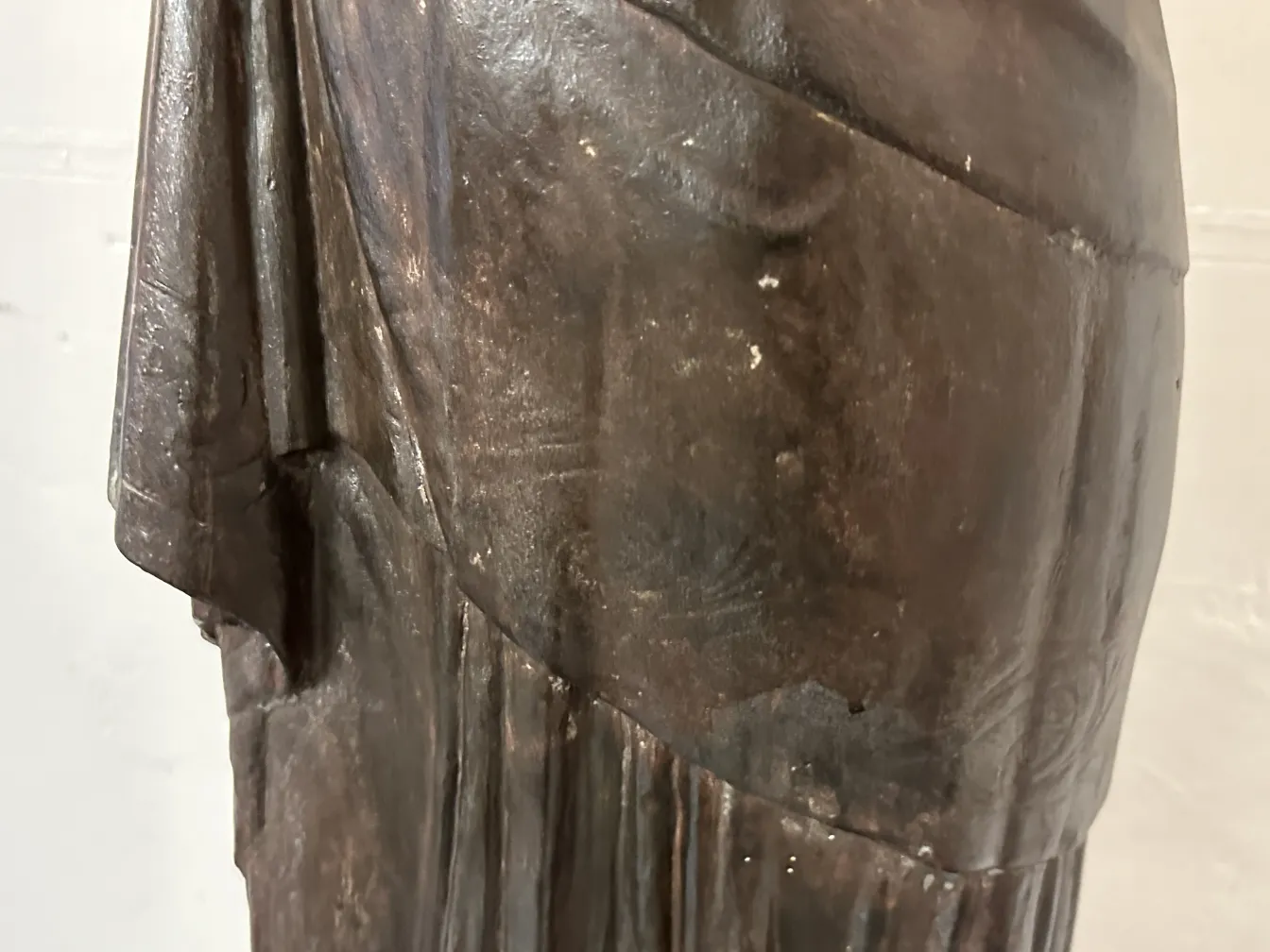 Ancien lampadaire Val D'Osne dans une atmosphère chaleureuse