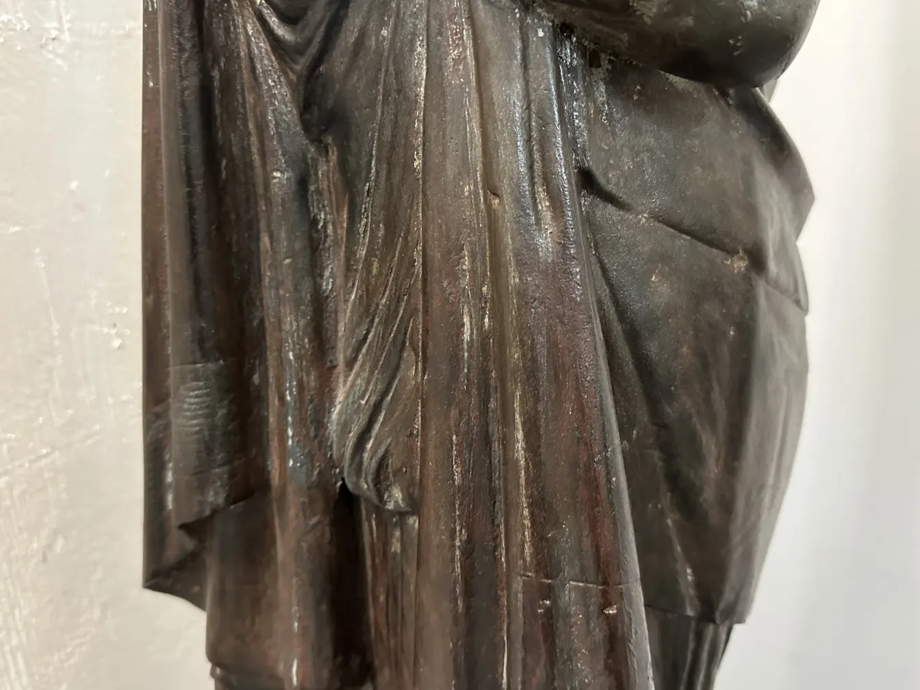 两盏古董落地灯 val d'osne 在温馨的环境中