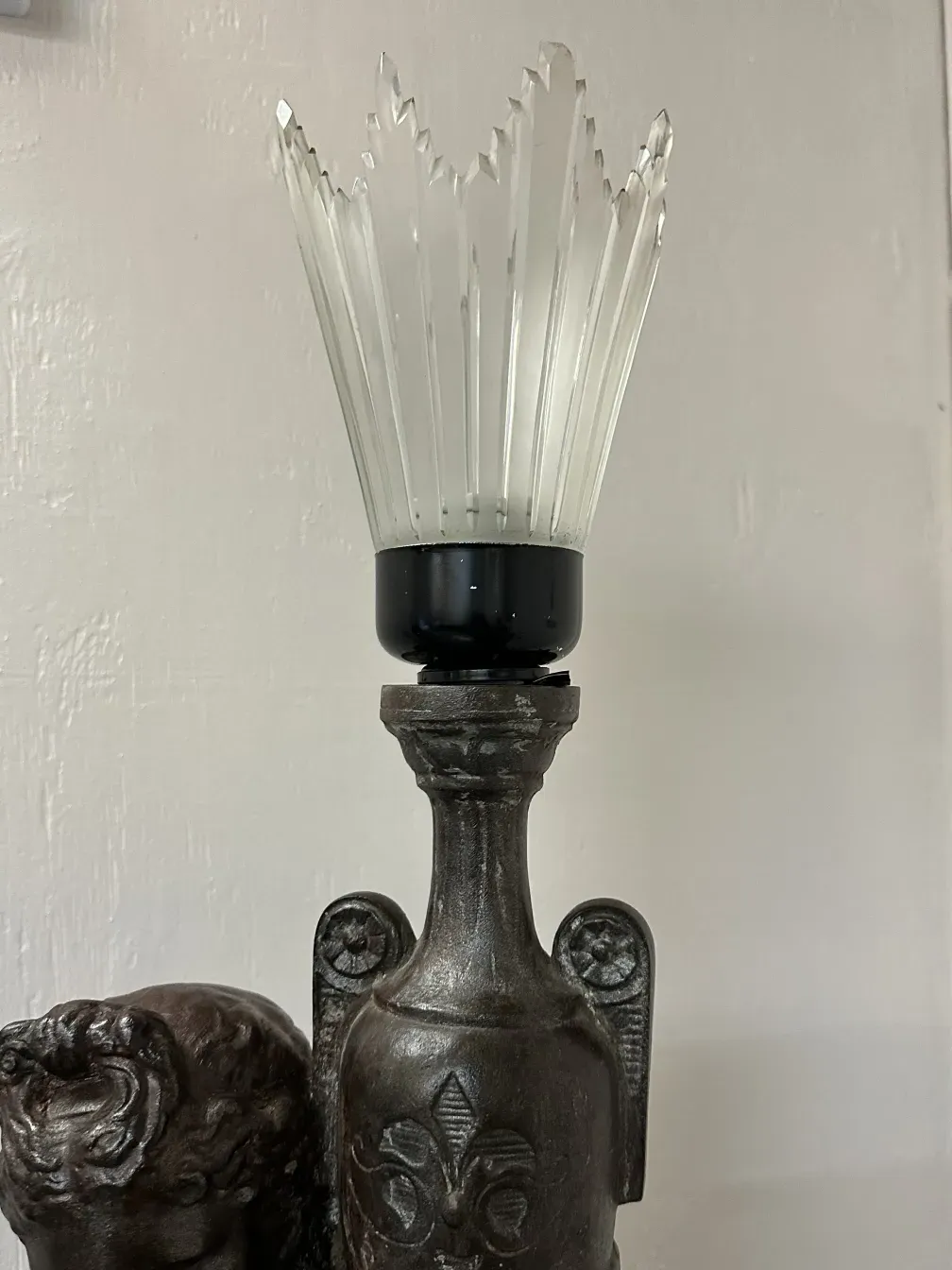 2 lampadas de piso antigas val d'osne com topo decorativo