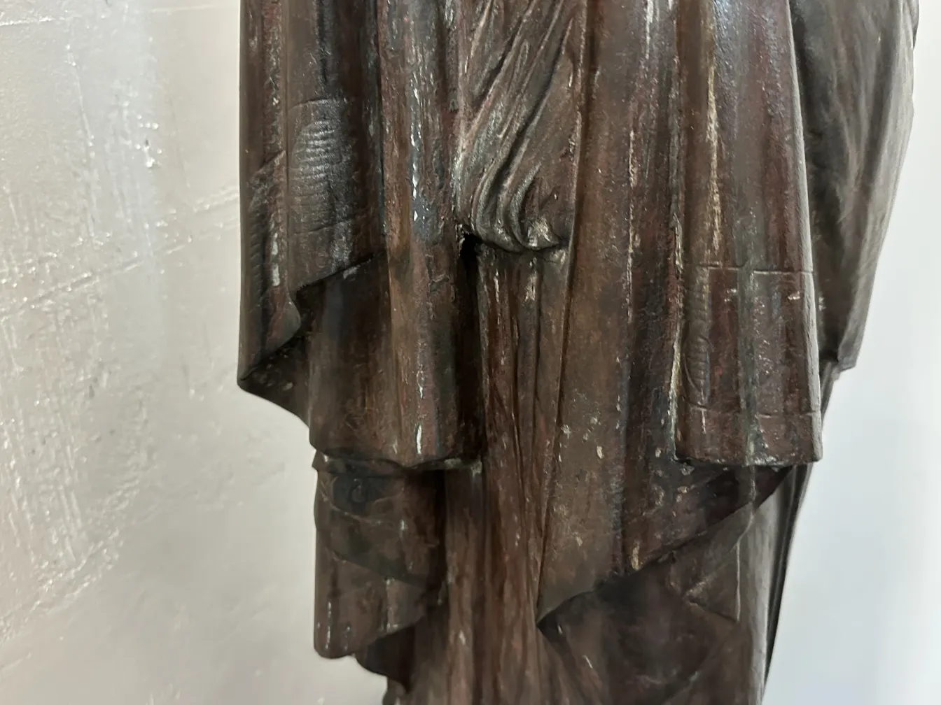 2つの古典的なスタイルのアンティークフロアランプ、val d´osne、温かい雰囲気