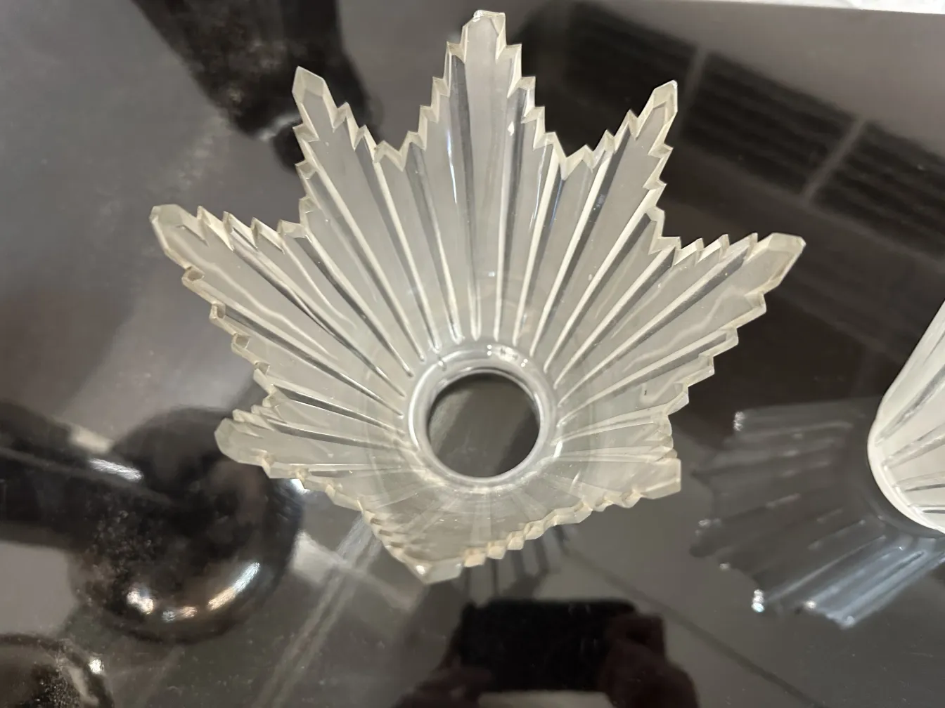 Set aus 2 antiken Stehleuchten von Val D´Osne mit schlankem Design und warmem Licht.