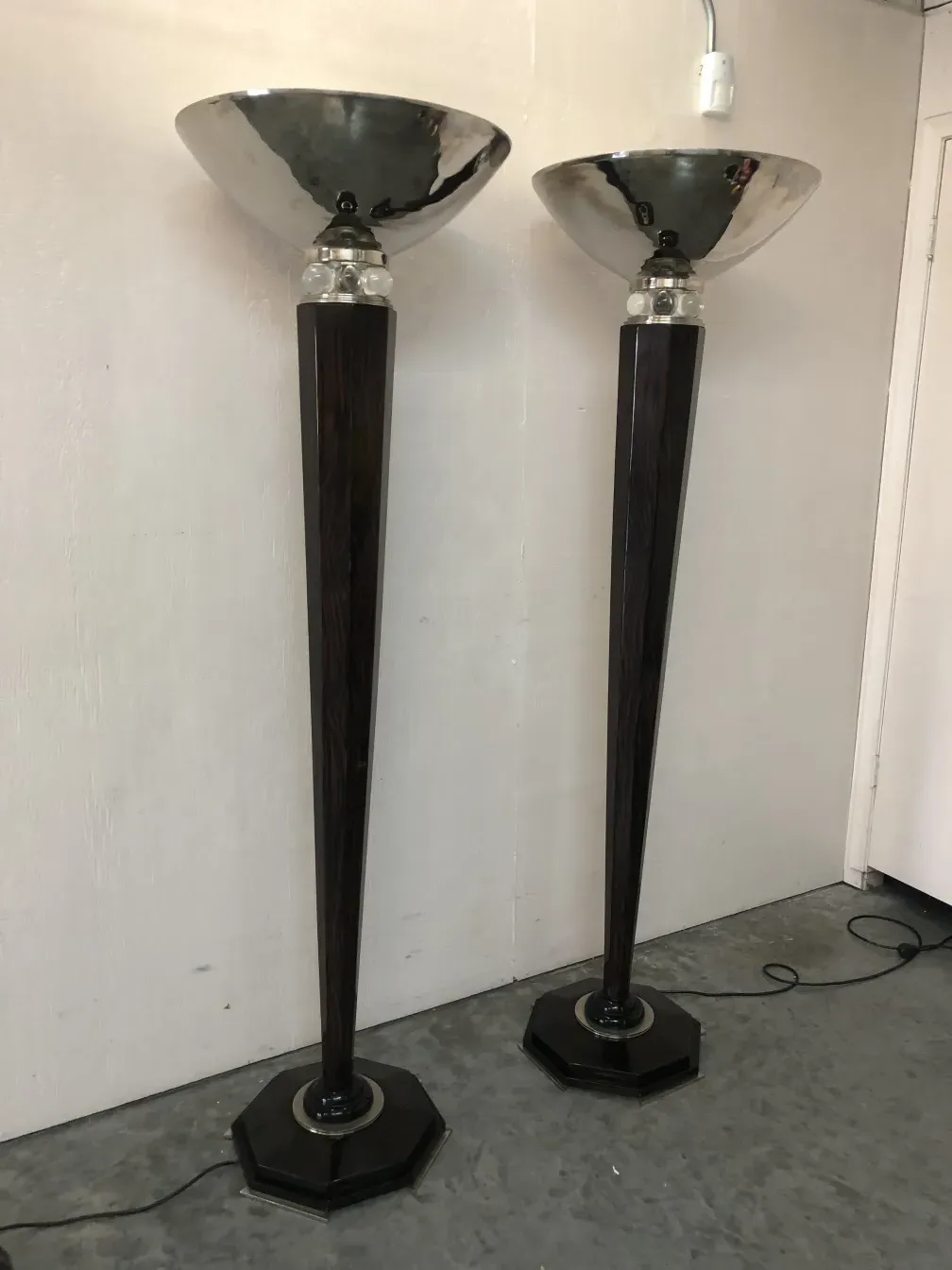 2 lampadaires anciens avec bases hexagonales