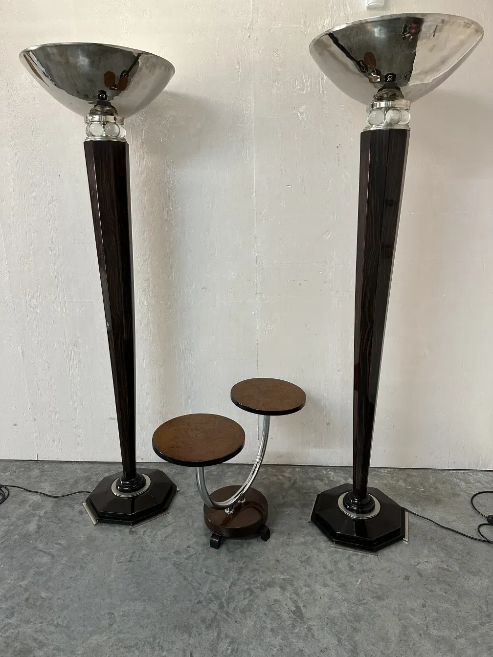 Set of 2 antique floor lamps with elegant bases and detailed design