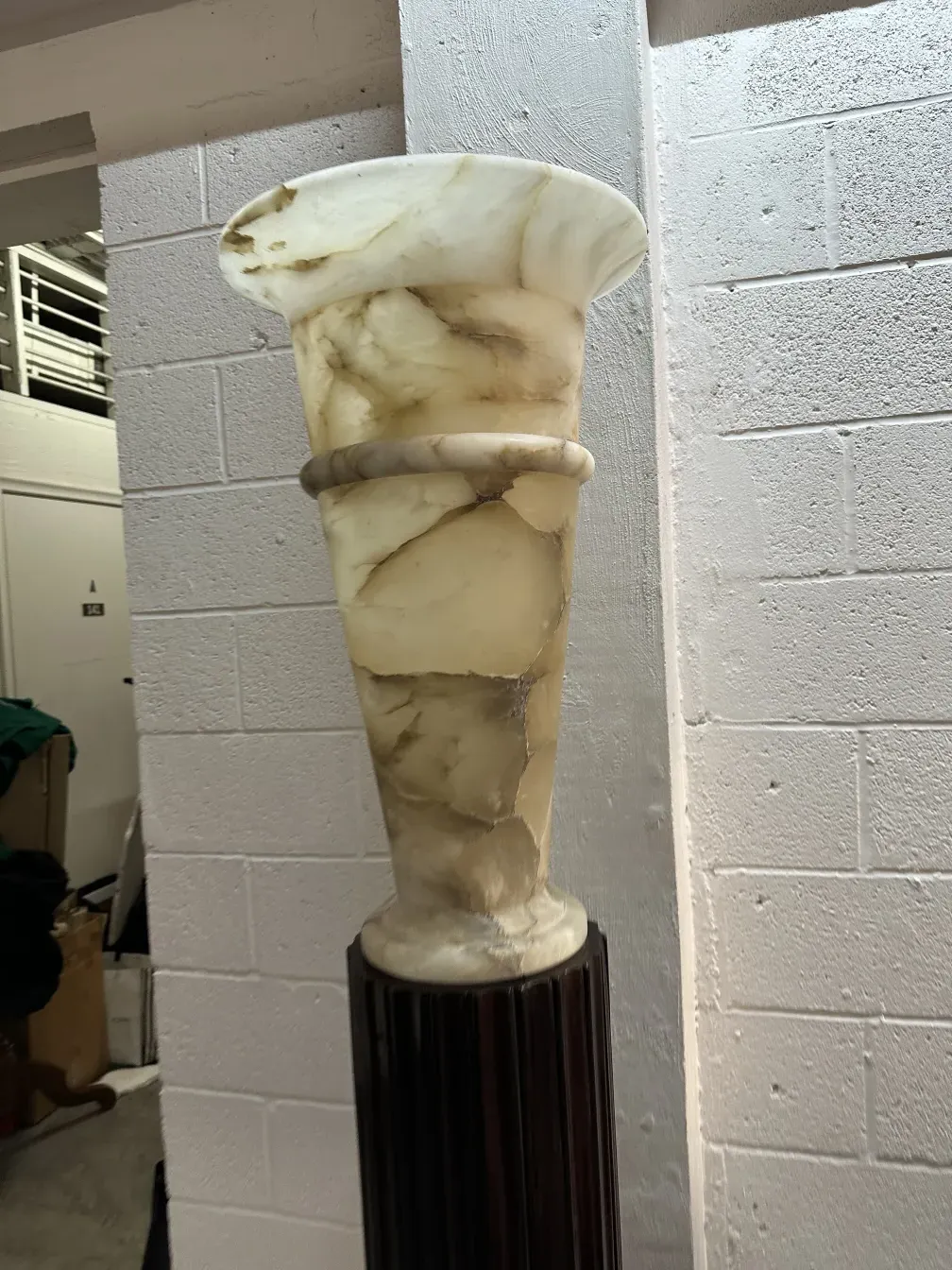 2 lampade da terra antiche, design elegante, atmosfera accogliente