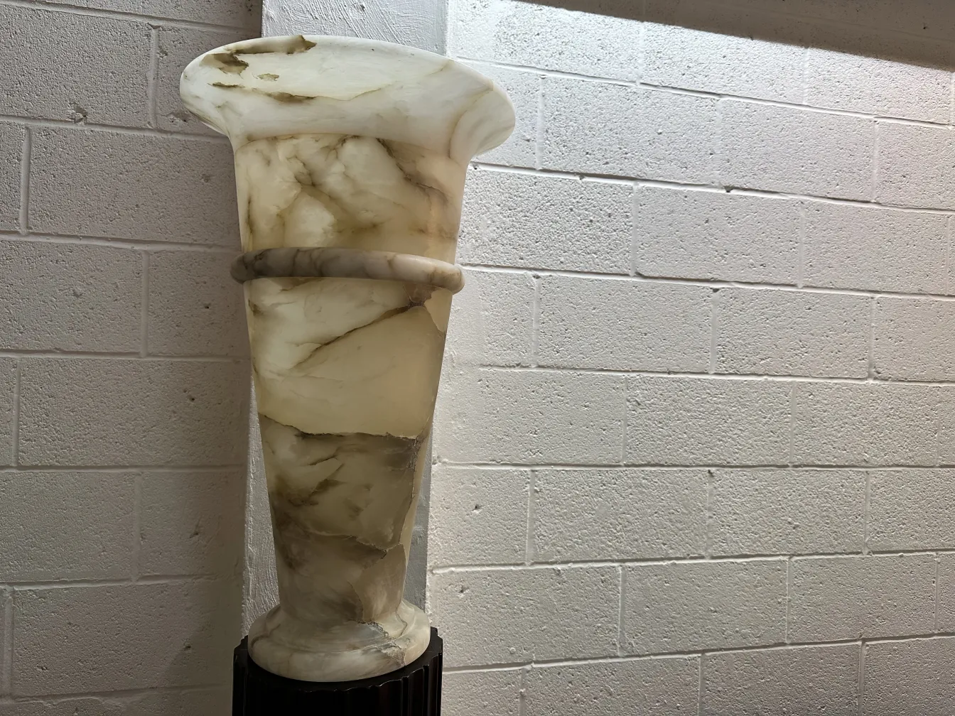 lampe de sol antique subtile avec design unique