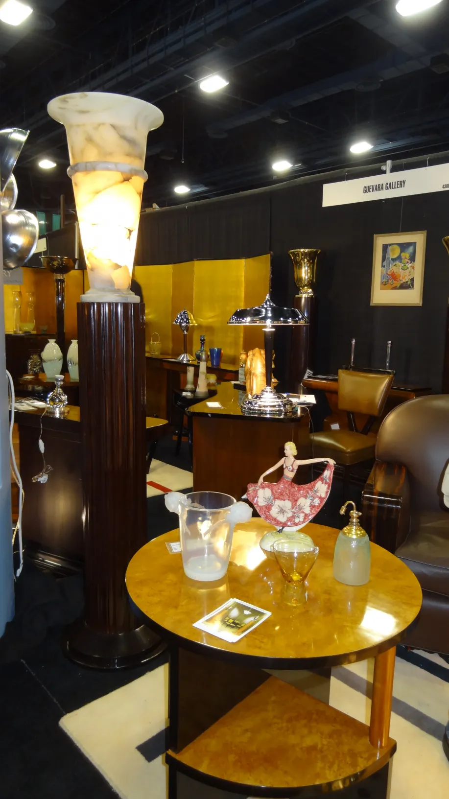 две антикварные торшеры с уникальным дизайном