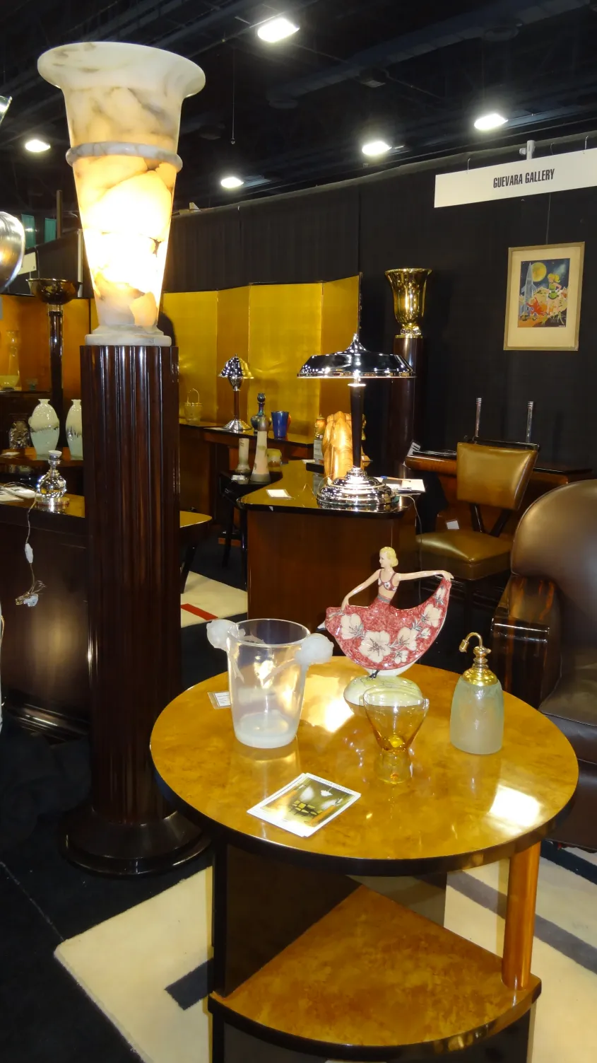 Ensemble de deux lampadaires anciens, lumière douce, cadre élégant